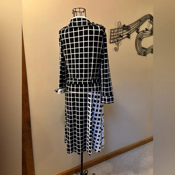 Jones New York Black and White Patterned Wrap Dress 3/4 sleeves belted Size 12 - Picture 5 of 6